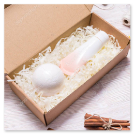 Cutie pentru e‑commerce din carton ondulat